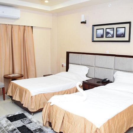 Hotel Grand Palace Jorhāt Esterno foto