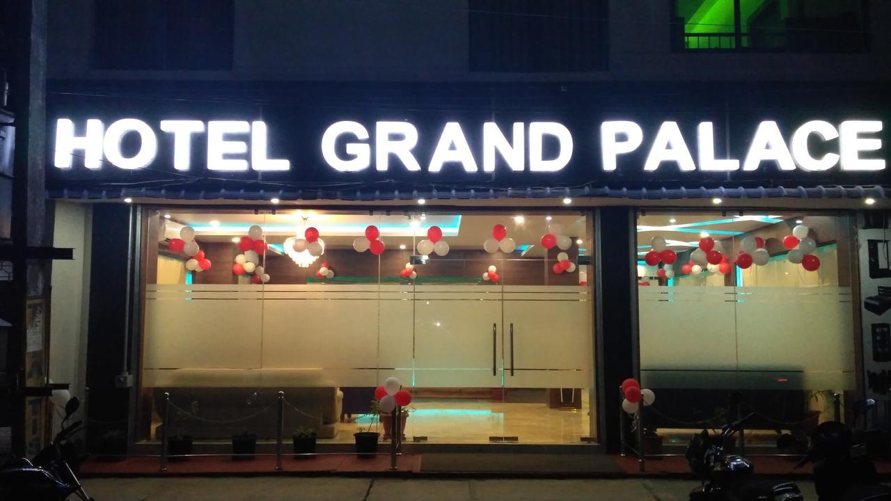 Hotel Grand Palace Jorhāt Esterno foto