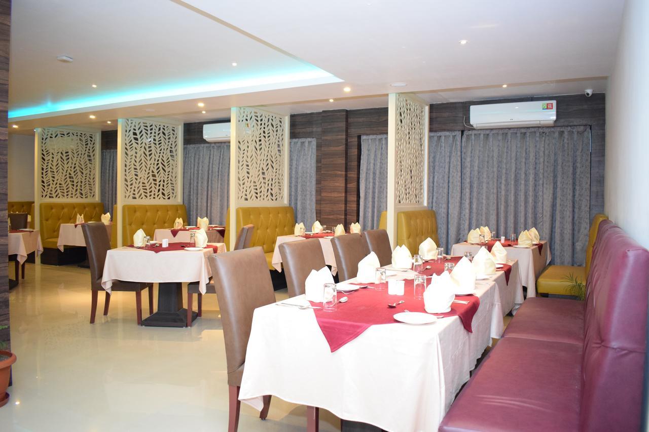 Hotel Grand Palace Jorhāt Esterno foto
